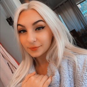 Meet your Posher, Halie